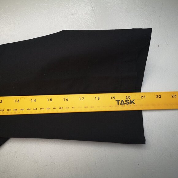 Dockers Ladies Size 12 Black Straight Legs Zipper & 2 Clasp Closure Capri Pants - Picture 14 of 14